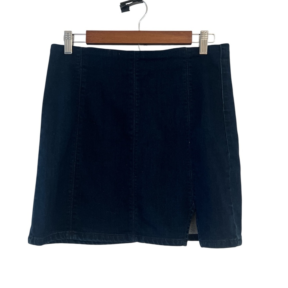 Free People Classic Dark Denim Mini Skirt with slit Size Medium EUC